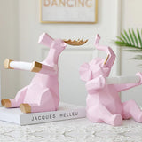 Support-Porte-Papier-Toilette-Sur-Pied-Caribou-Origami-Design-couleur-Rose-Presentation-lepetitcoindesign.com