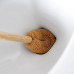 Brosse-toilette-Bois-fibre-de-noix-coco-Couleur-beige-marron-demonstration-lepetitcoindesign.com