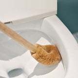 Brosse-toilette-Bois-fibre-de-coco-Couleur-beige-marron-demonstration-lepetitcoindesign.com
