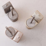 Balai-Brosse-WC-Originale-Céramique-My-Little-Toilet-3-couleurs-Rose-Beige-Gris-Présentation-vue-de-dessus-lepetitcoindesign.com